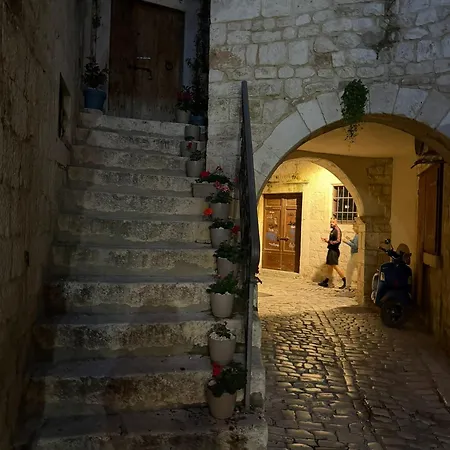 Luxury Gothic Old Town Apartamento *