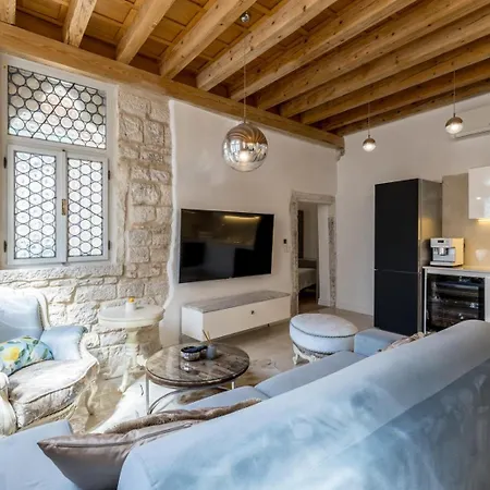 Luxury Gothic Old Town Apartamento *