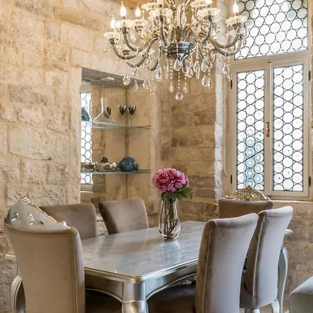 Luxury Gothic Old Town Apartamento *