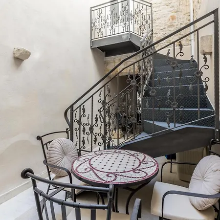 Luxury Gothic Old Town Apartamento