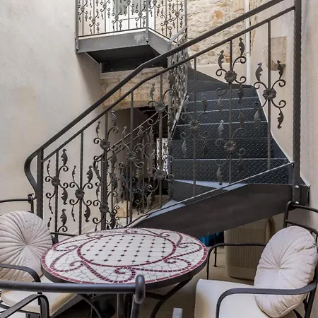 Apartamento Luxury Gothic Old Town