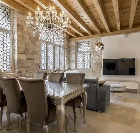 Luxury Gothic Old Town Apartamento *
