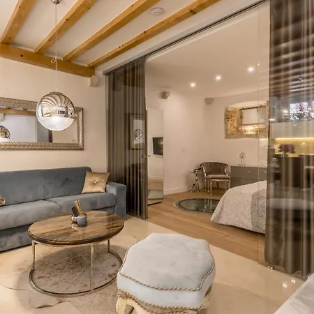 Luxury Gothic Old Town Apartamento *