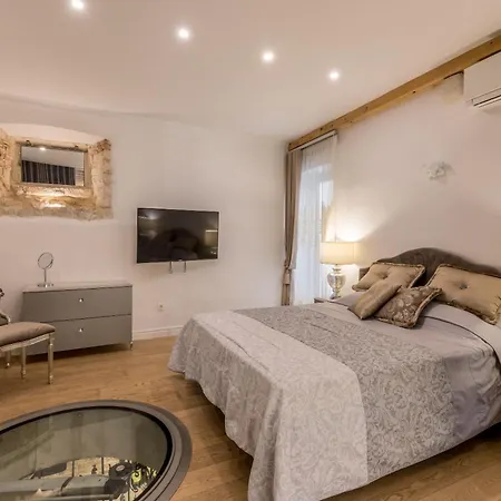 Luxury Gothic Old Town Apartamento *
