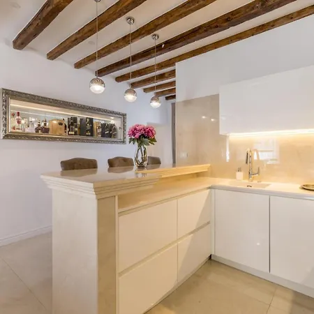 Apartamento Luxury Gothic Old Town